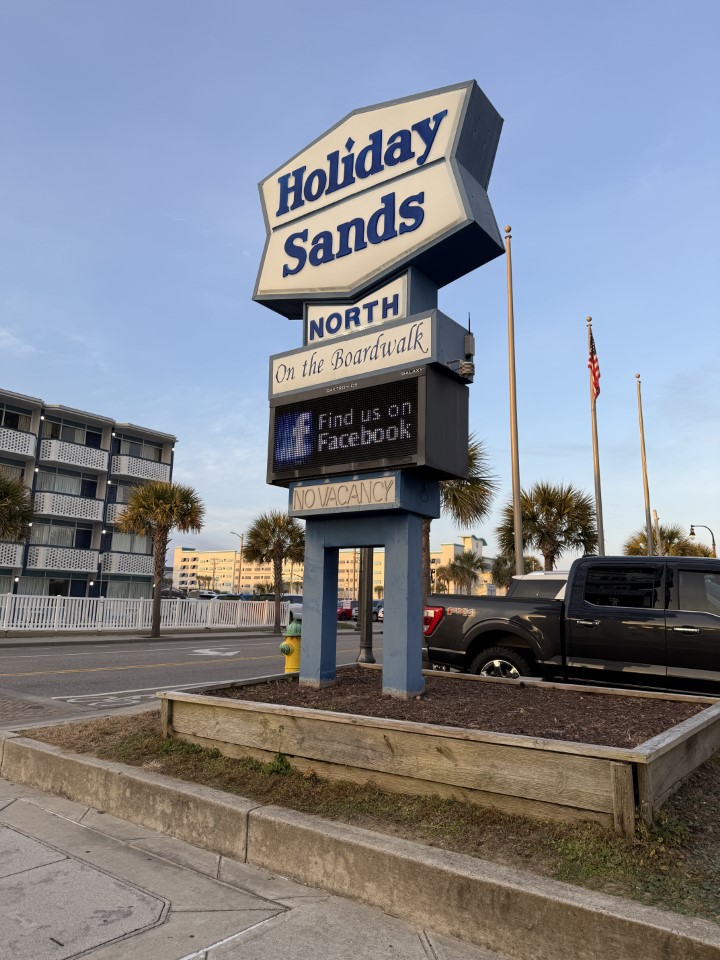 Holiday Sands North Sign